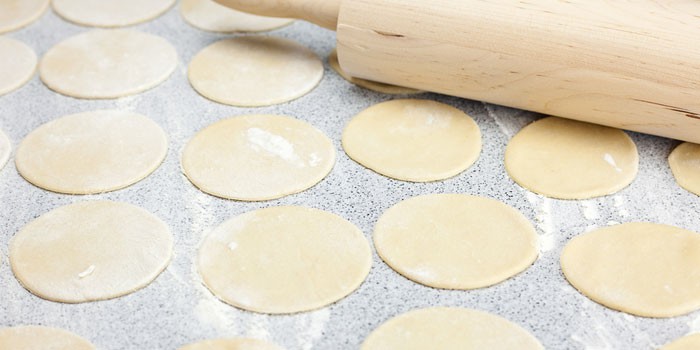 Тесто на вареники - рецепты быстрого приготовления на воде, молоке или кефире