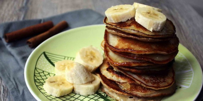 Банановые оладьи - как приготовить пошагово пышные на молоке, кефире и диетические по рецептам с фото