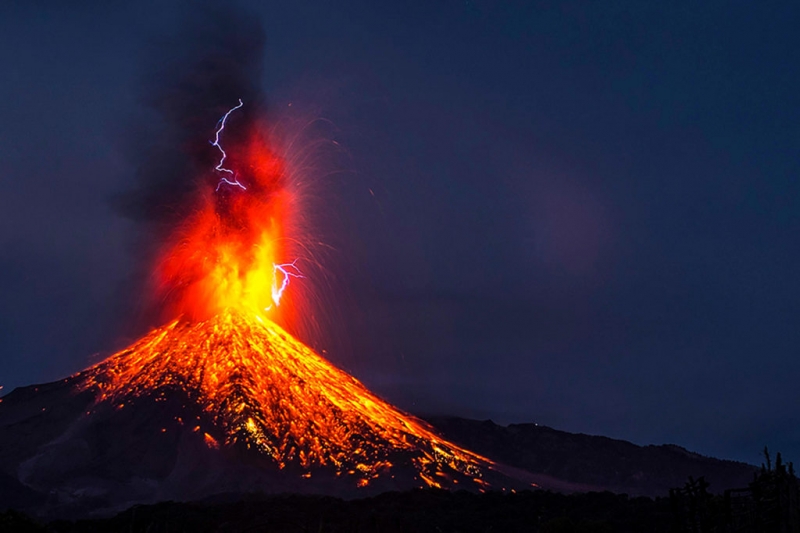 Если в недрах Земли идет распад радиоактивных элементов, то почему лава не радиоактивна?