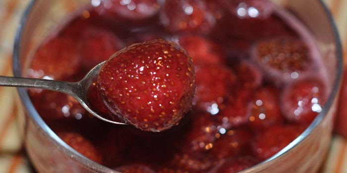 Клубничное варенье - как быстро и вкусно сварить на зиму из свежих или замороженных ягод