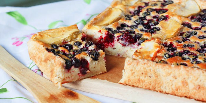 Пирог со смородиной - рецепты приготовления со свежей или замороженной ягодой в духовке и мультиварке