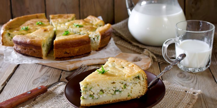 Заливной пирог с яйцом и зеленым луком - пошаговые рецепты приготовления в духовке или мультиварке