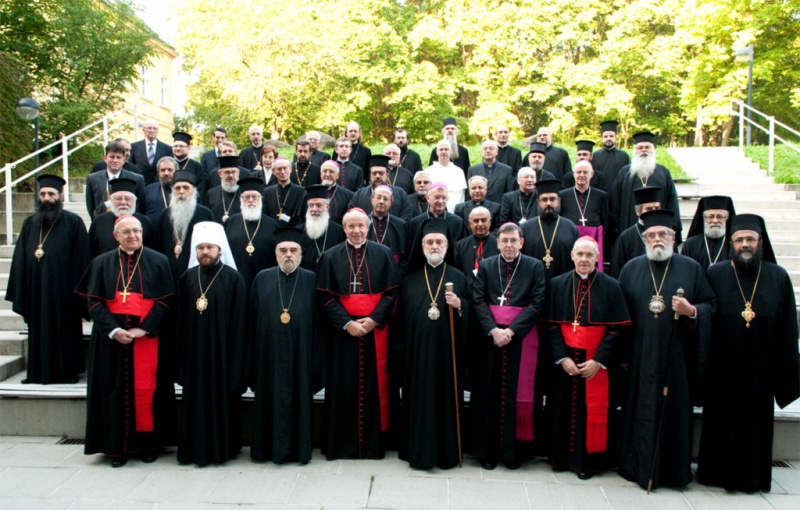 Чому православні священики носять бороду, а католицькі немає?