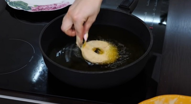 Яблучні пампушки, з апетитом приготовані Ольгою Матвій
